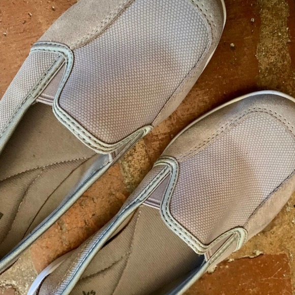 Clarks Shoes Womens Loafers Slip On Flats Grey/Taupe Color SIZE 7.5M - Picture 9 of 9